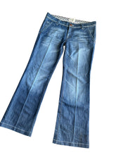 Load image into Gallery viewer, TRF 00s bootcut low waisted jeans
