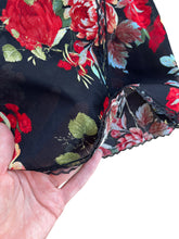 Load image into Gallery viewer, Floral tiny cami top
