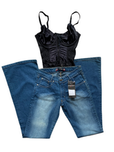 Load image into Gallery viewer, 00s mid to highwaisted flare jeans with tags on
