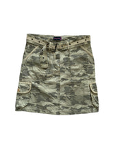 Load image into Gallery viewer, Iconic Y2K camo skirt with her own belt

