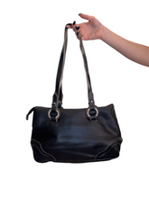 Load image into Gallery viewer, 90s leather shoulder bag
